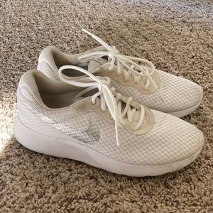 Nike Tanjun shoes, a little scuffed on toe, see pictures